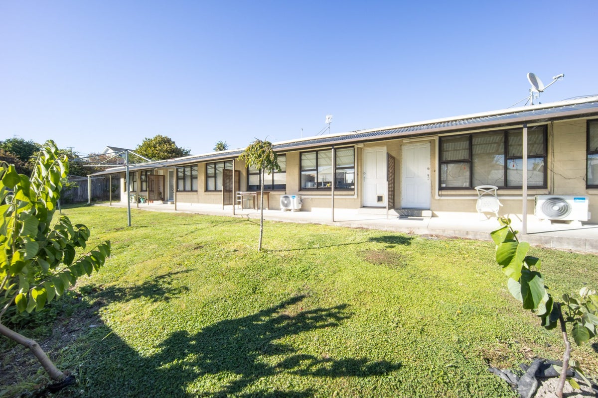 1 Derwent Street, Morningside, Auckland - Carousel 2
