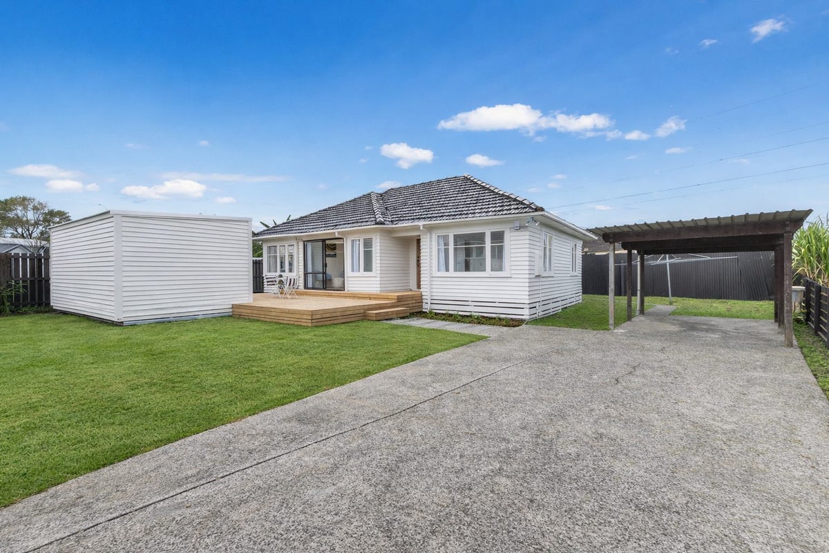 2/8 Fisher Crescent, Otara, Auckland - Carousel 1