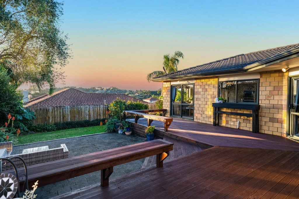 10 Phoenicia Court, The Gardens, Auckland - Carousel 1