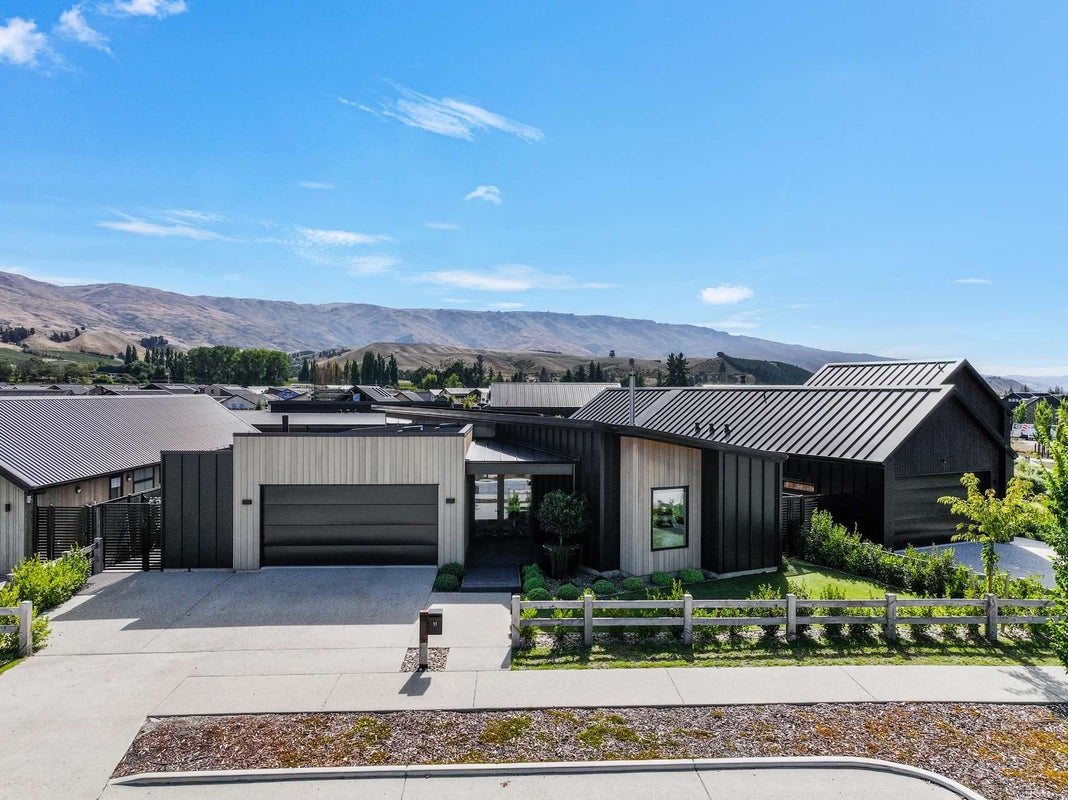 11 Blondie Drive, Cromwell, Cromwell - Carousel 1