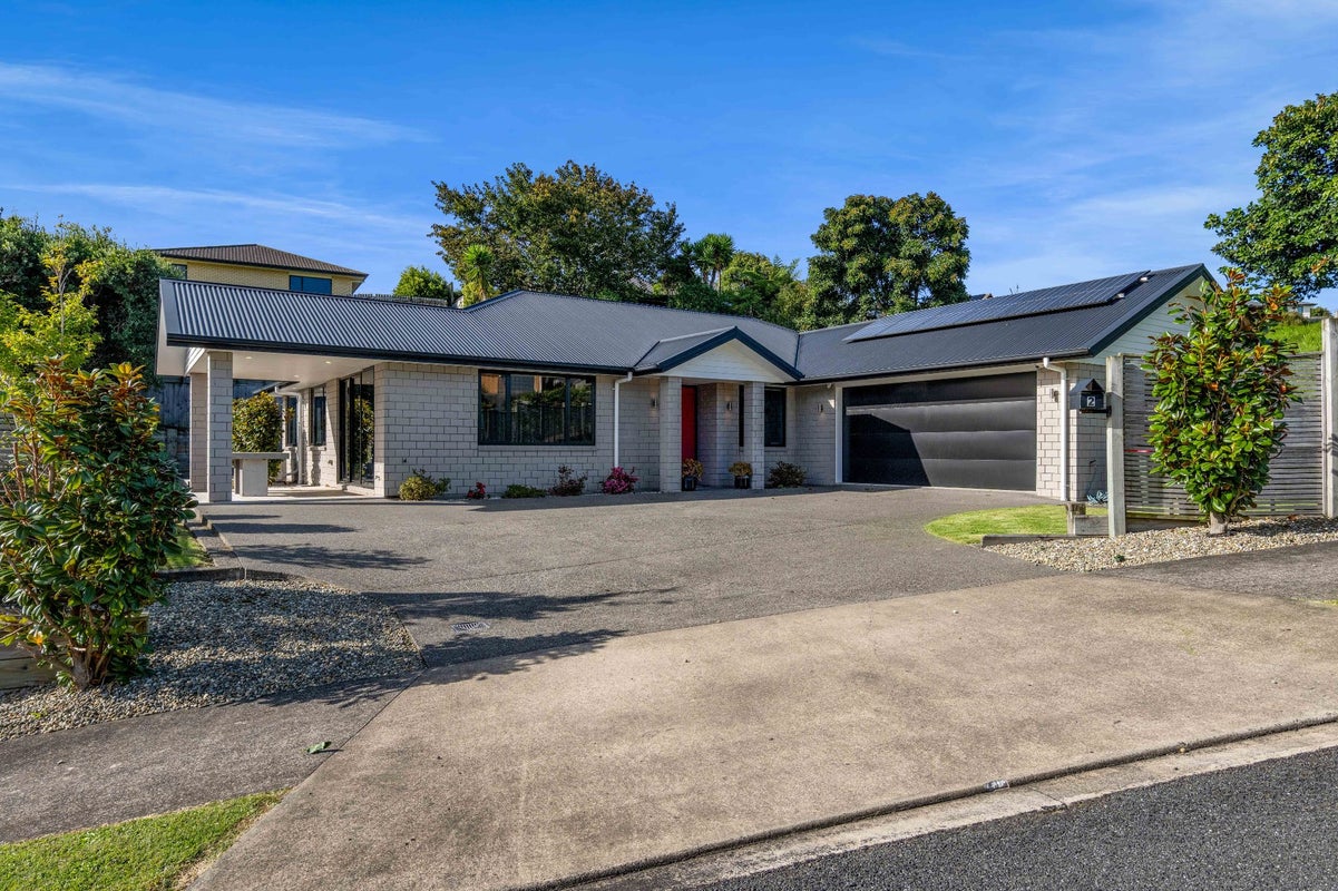 2 Frederick Place, Whalers Gate, New Plymouth - Carousel 1