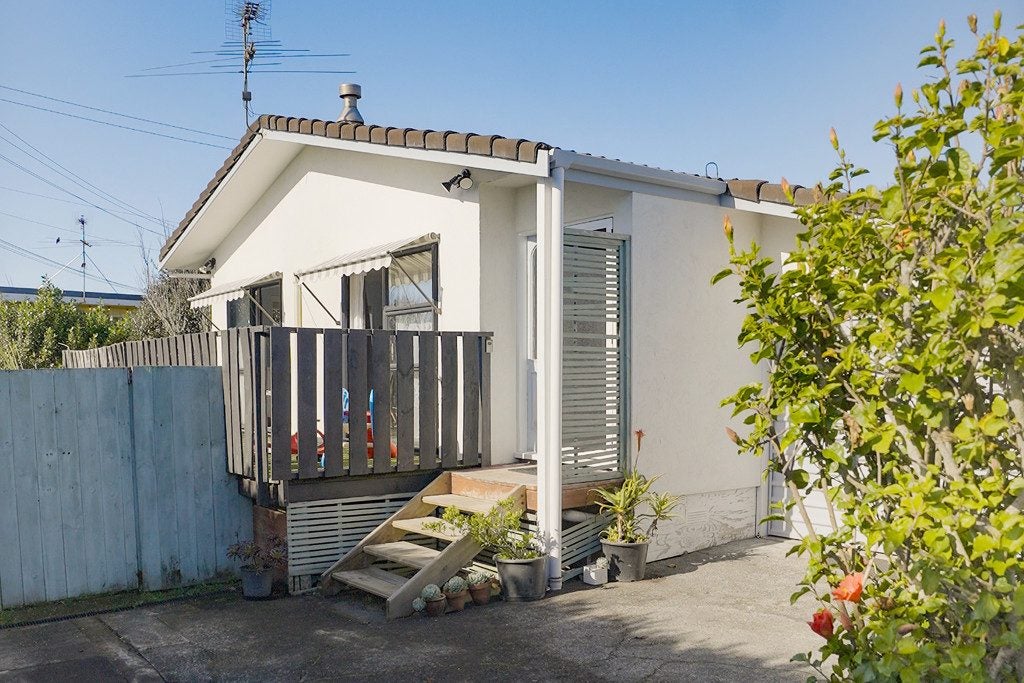 2/19 Scott Avenue, Mangere Bridge, Auckland - Carousel 1