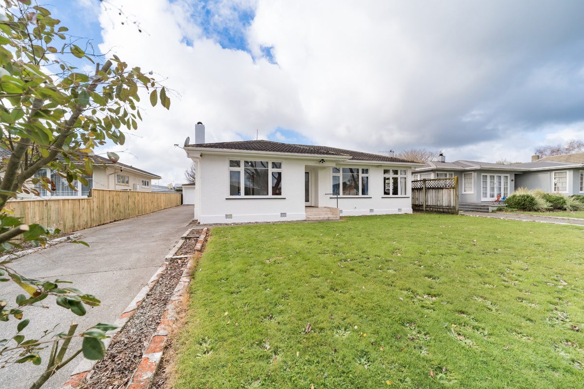 64 Keeling Street, West End, Palmerston North - Carousel 1