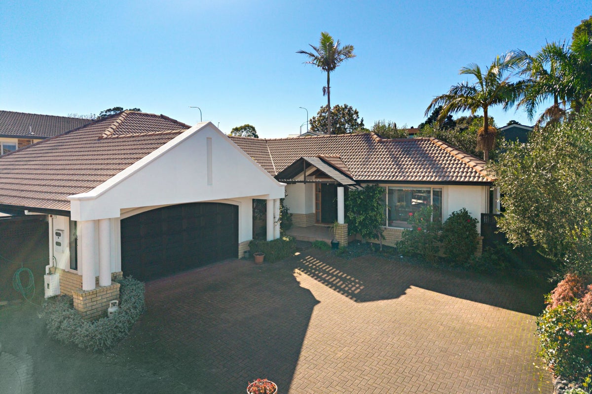 12 Kentia Way, Somerville, Auckland - Carousel 1
