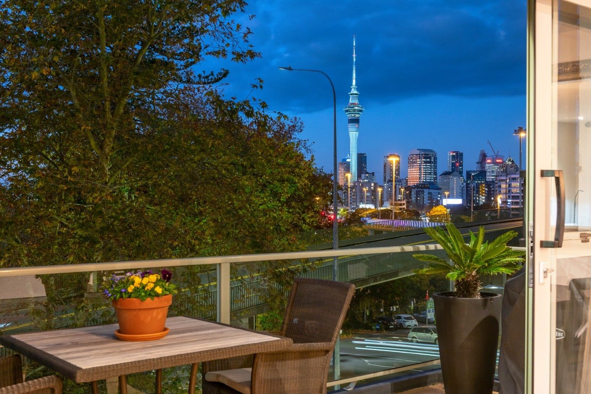 GA/8 Howe Street, Freemans Bay, Auckland - Carousel 1