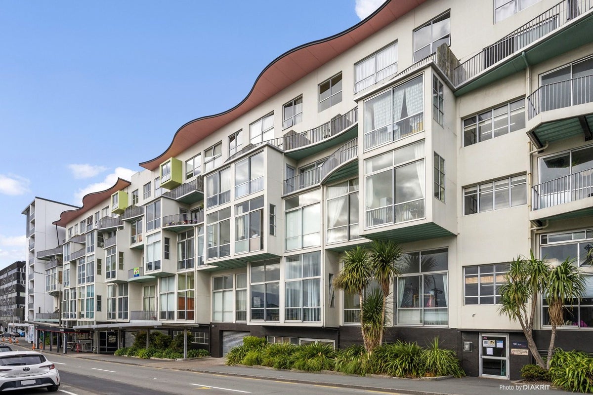 4P/51 Webb Street, Mount Cook, Wellington - Carousel 1