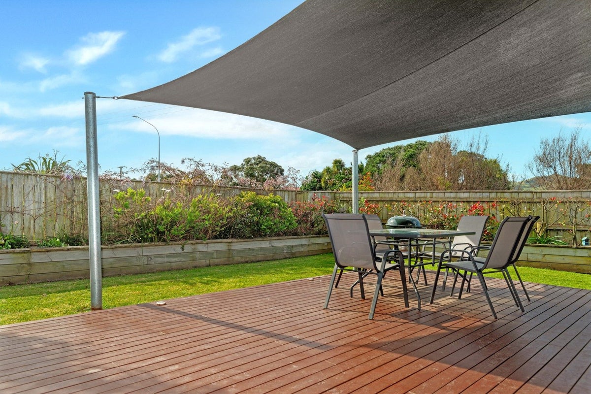 14 Tuamotu Park, Wainui, Gisborne - Carousel 1
