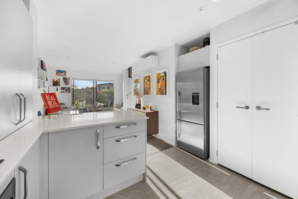 5/110 Kervil Avenue, Te Atatu Peninsula, Auckland - Carousel 2