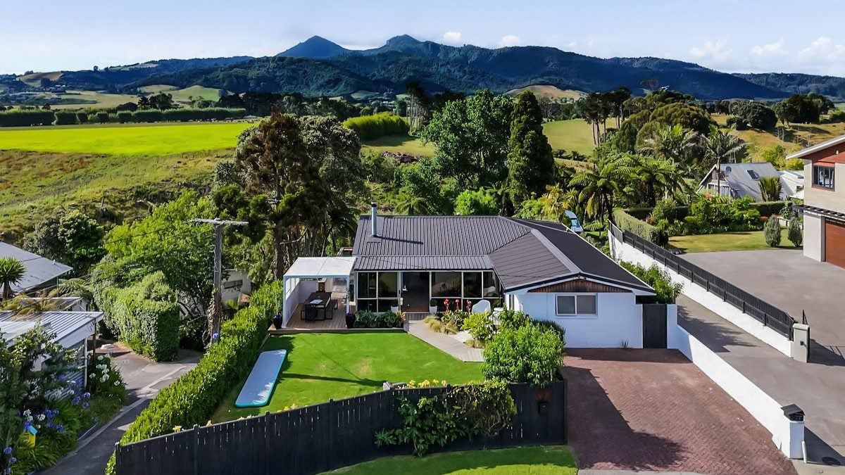 17 Linda Street, Oakura, Oakura - Carousel 1