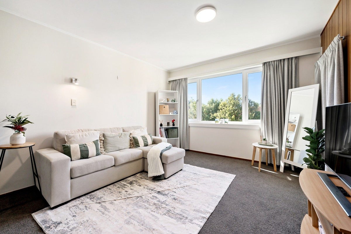 2/18 Agra Crescent, Khandallah, Wellington - Carousel 1
