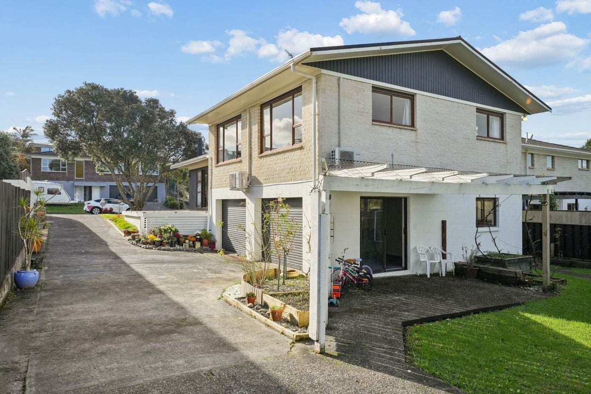 39 Nui Mana Place, Te Atatu South, Auckland - Carousel 1
