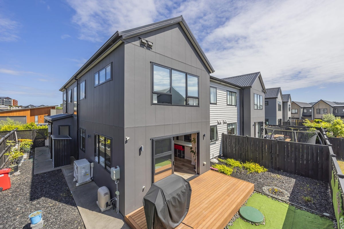 16 Cara Avenue, Kumeu - Carousel 1
