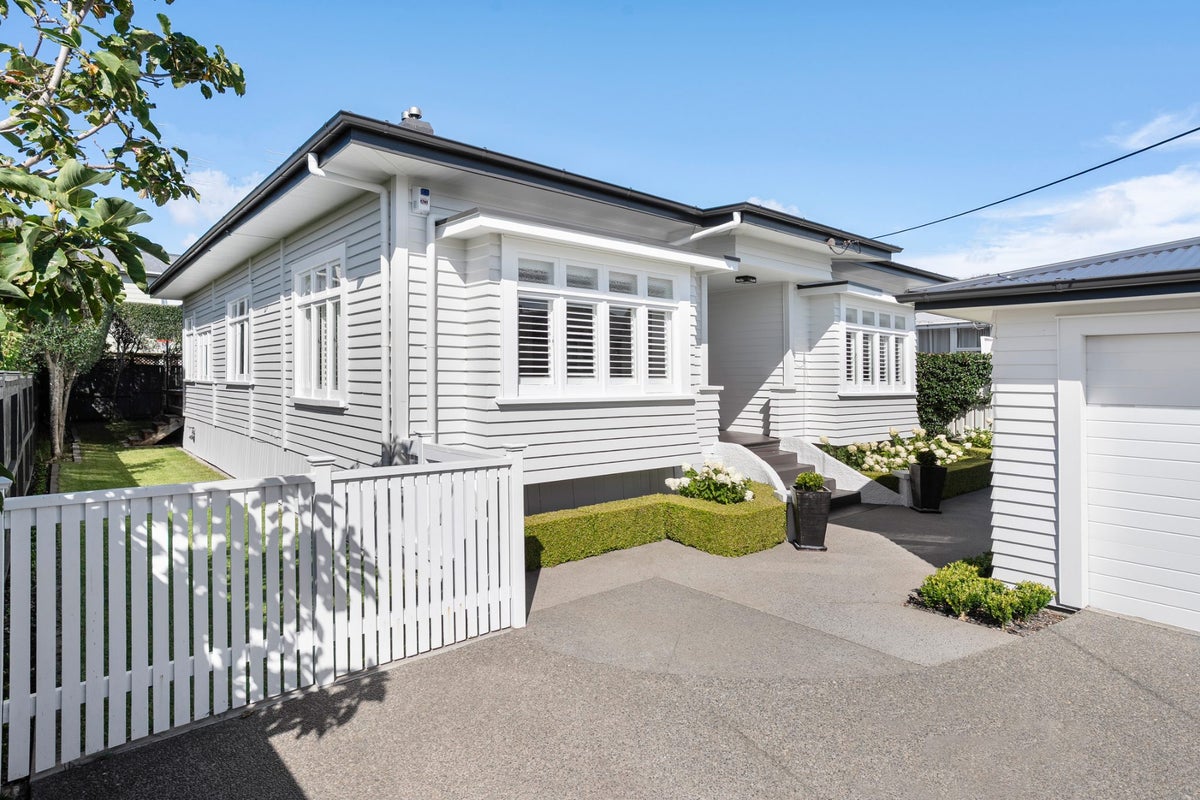 67 Mariri Road, One Tree Hill, Auckland - Carousel 1