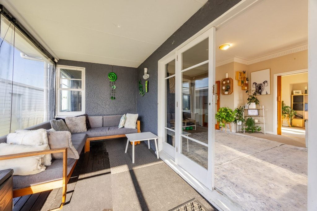 107A Mayfair Avenue, Mayfair, Hastings - Carousel 1