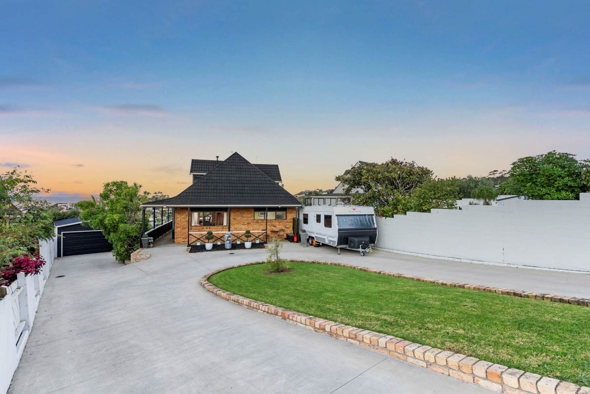 11 Higham Ferrers Place, Red Beach, Red Beach - Carousel 1