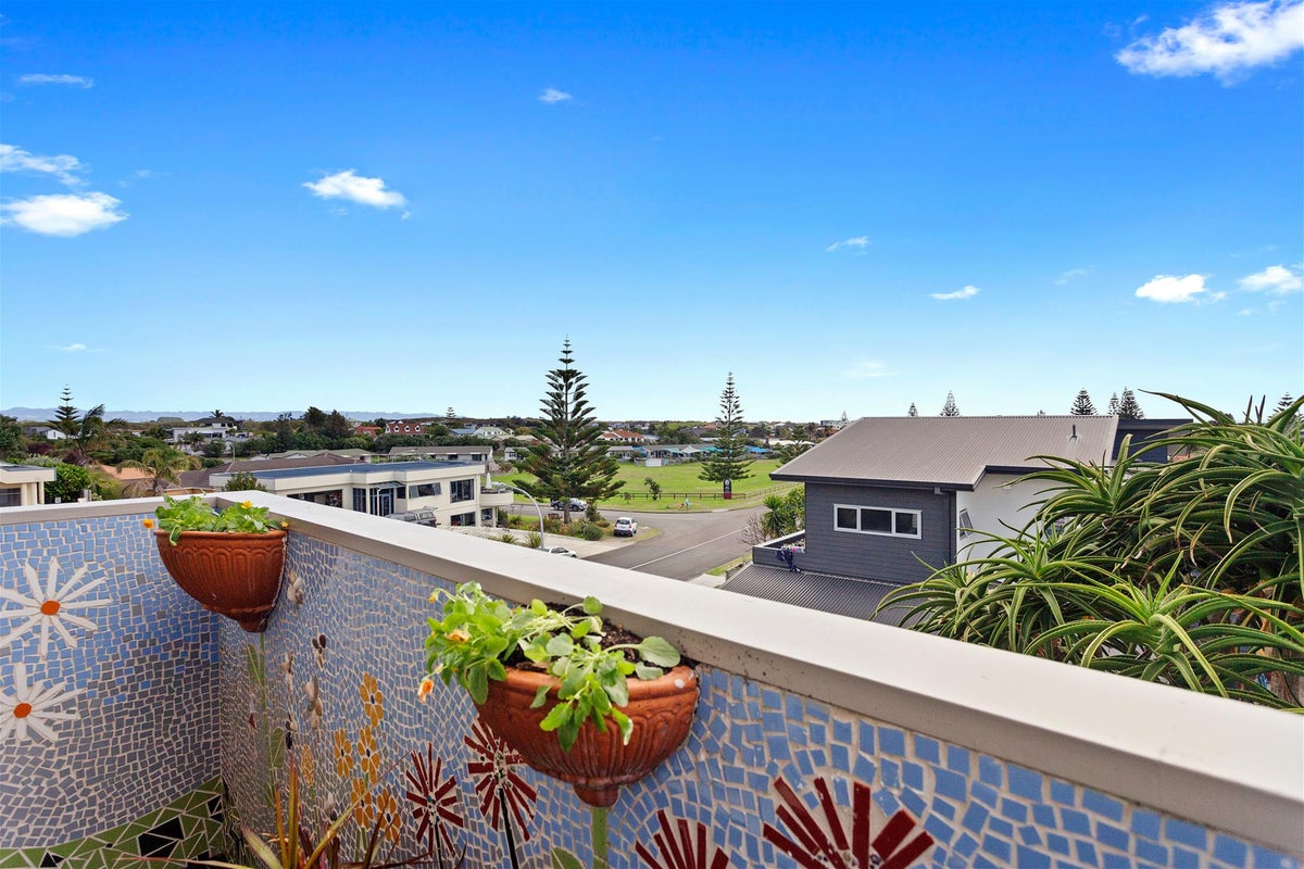 18 Ocean View Road, Coastlands, Whakatane - Carousel 1