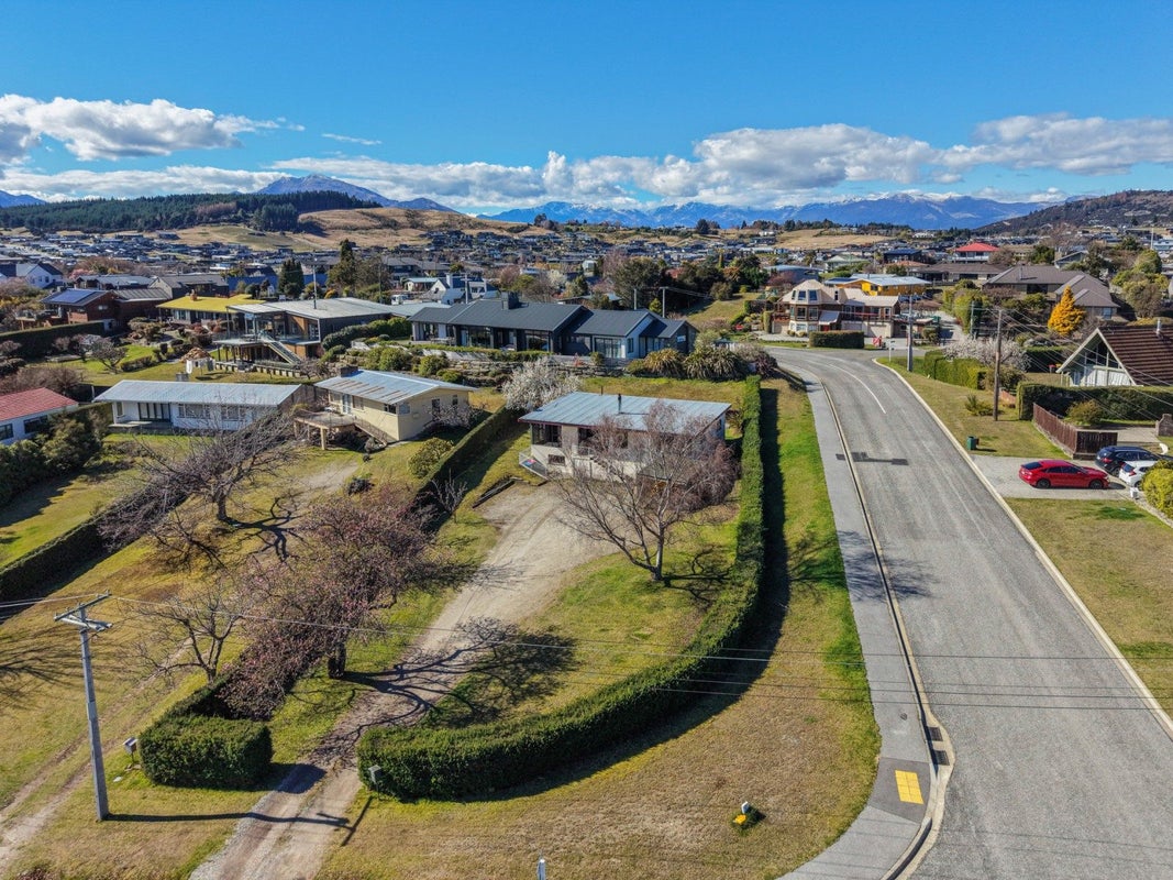 57 Matai Road, Wanaka - Carousel 1