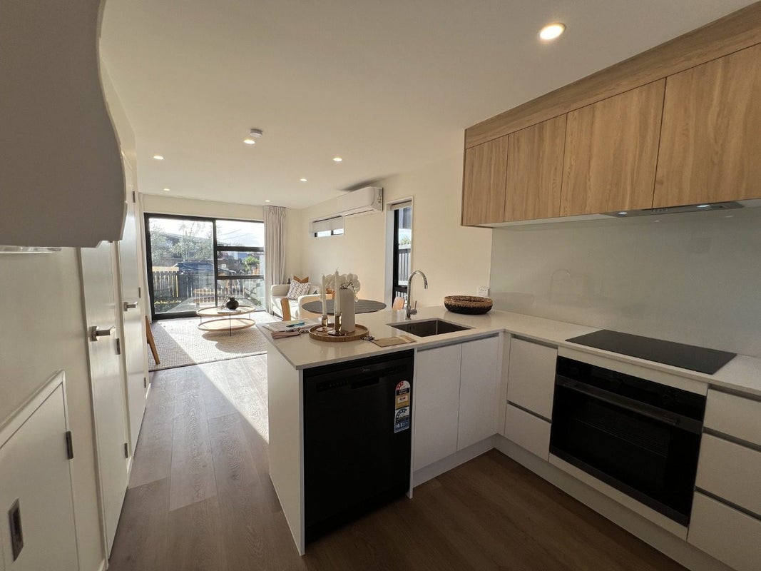 29 Selo Street, Glen Eden, Auckland - Carousel 2