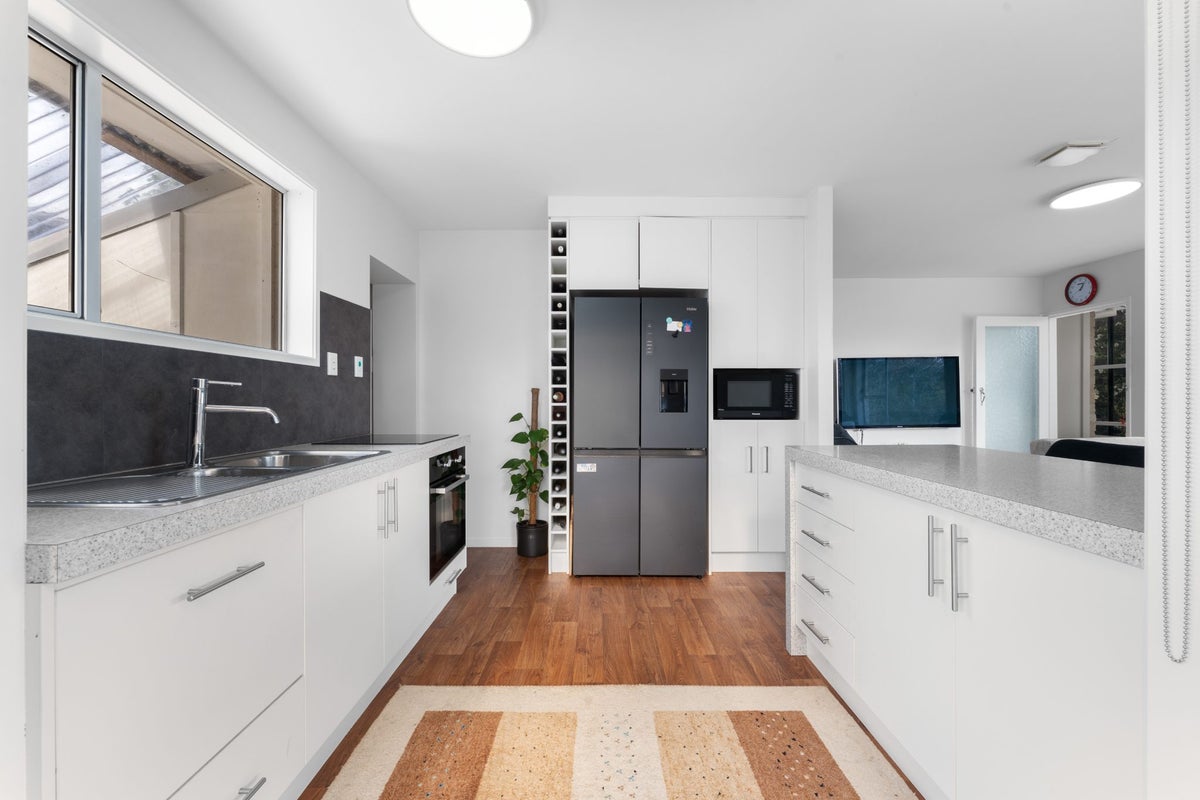 1/14 Valley View Road, Glenfield, Auckland - Carousel 2