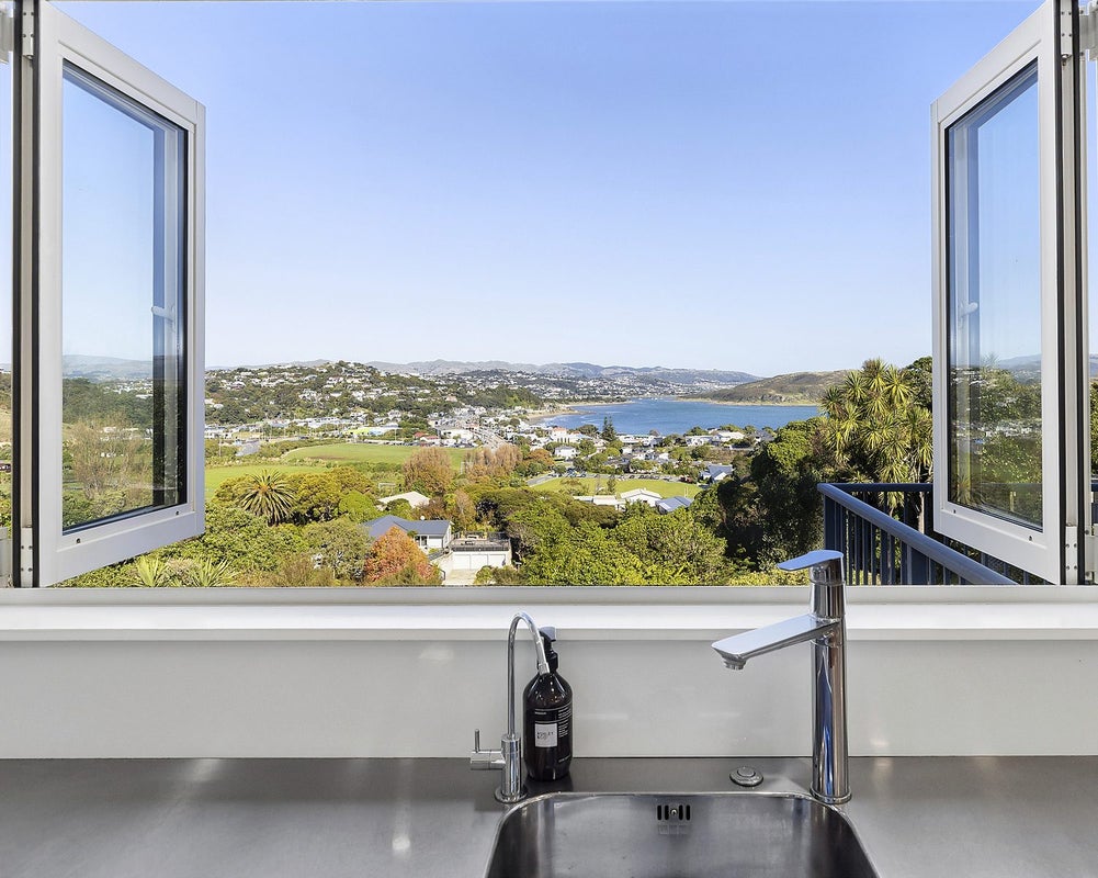 14 Corlett Road, Plimmerton, Porirua - Carousel 1
