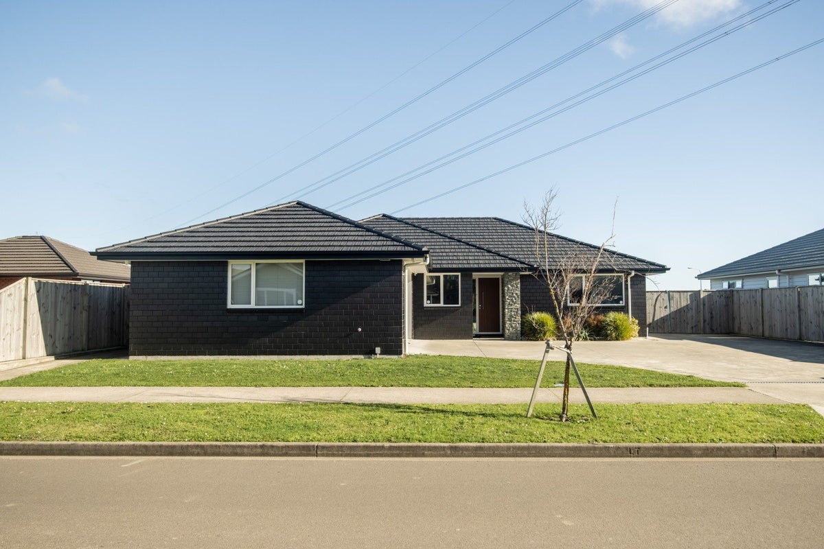 47 Atlantic Drive, Fitzherbert, Palmerston North - Carousel 1