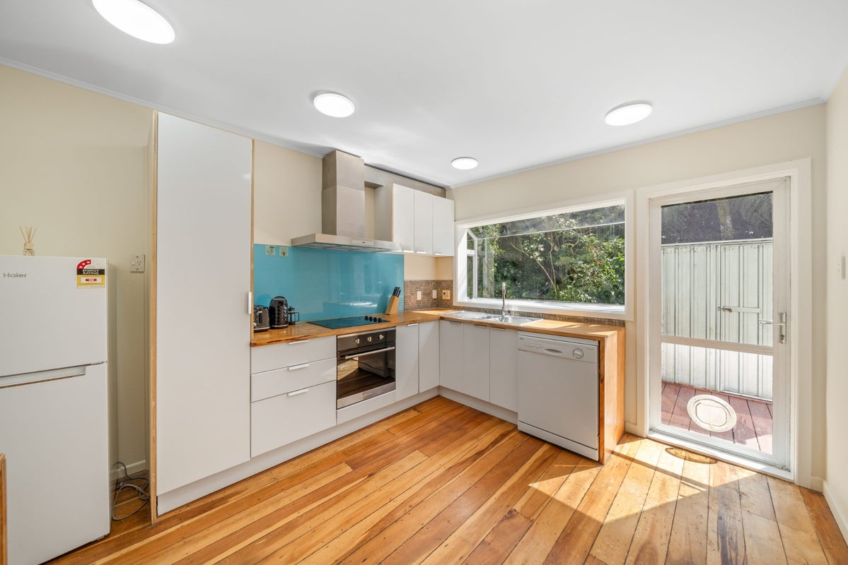 105 Donald Street, Karori, Wellington - Carousel 2