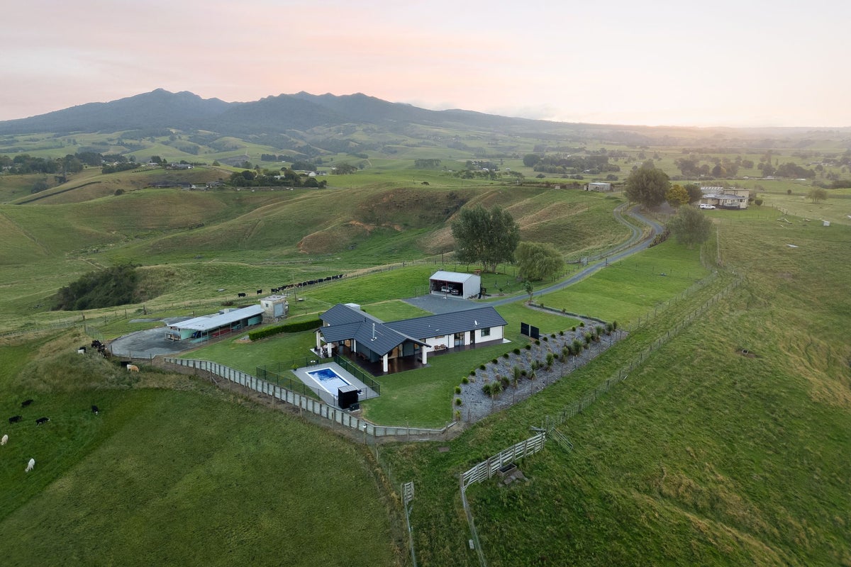 110 Grove Road, Te Pahu, Hamilton - Carousel 1