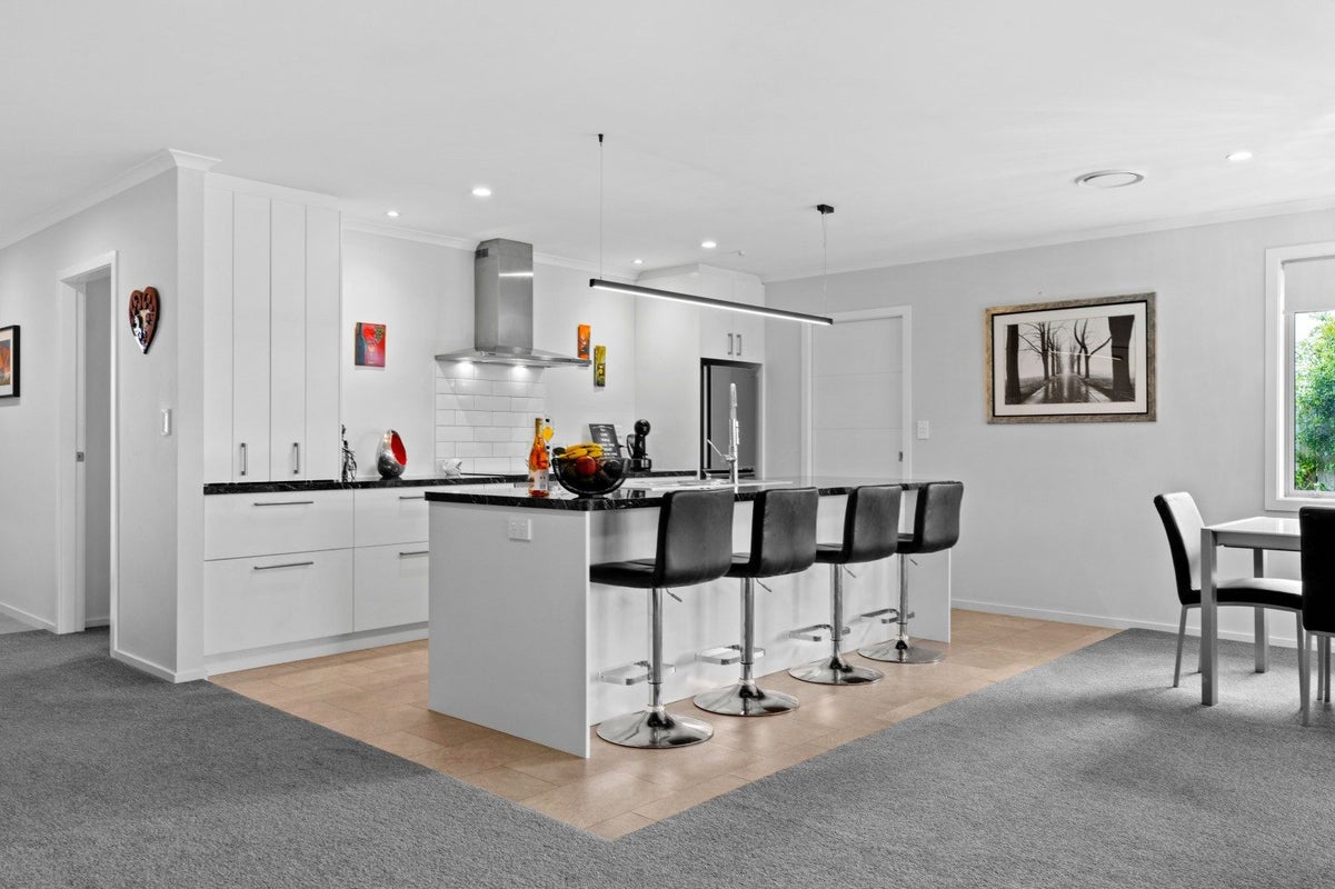4 Warrington Court, Carterton, Carterton - Carousel 2