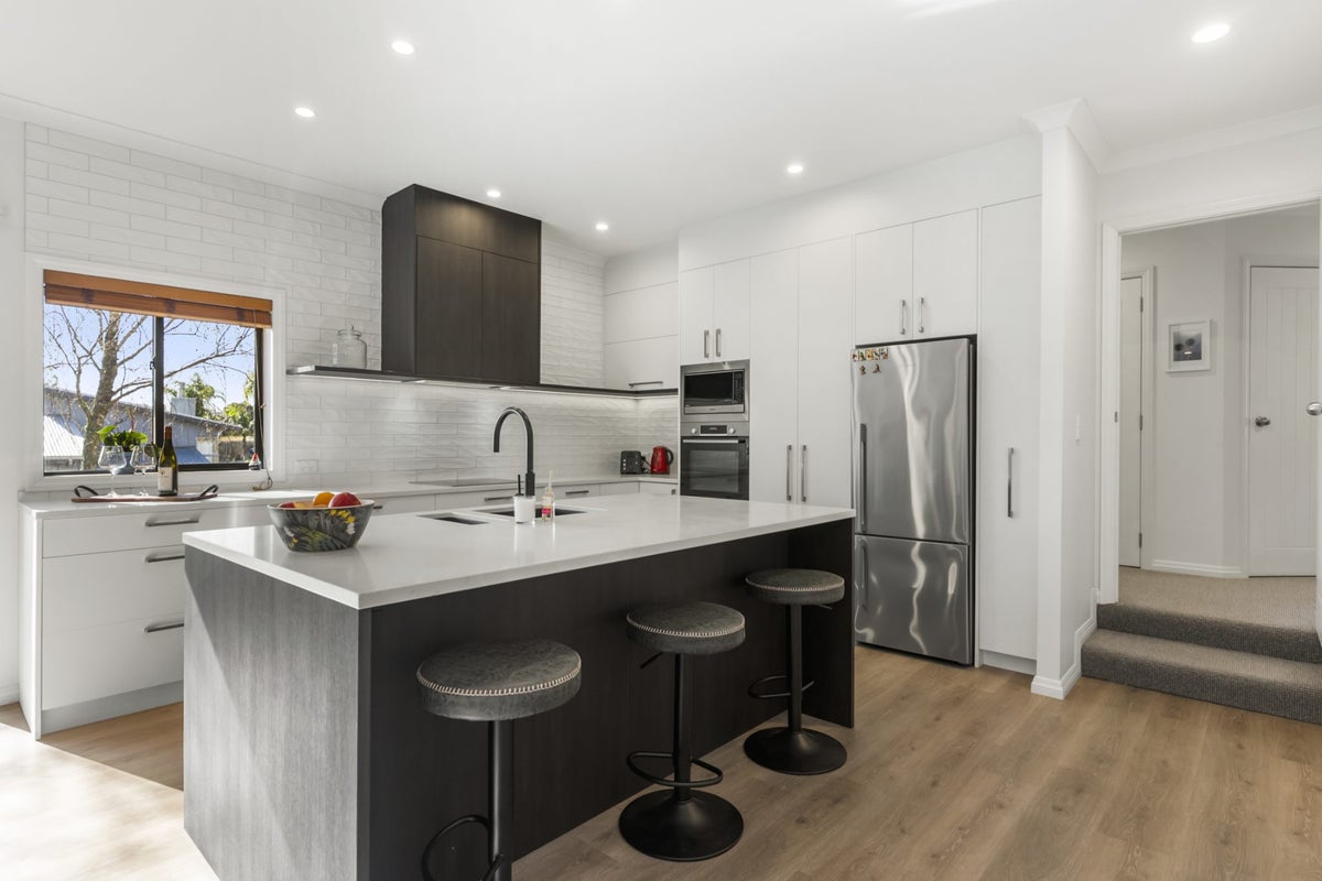 4 Beirut Court, The Gardens, Auckland - Carousel 2