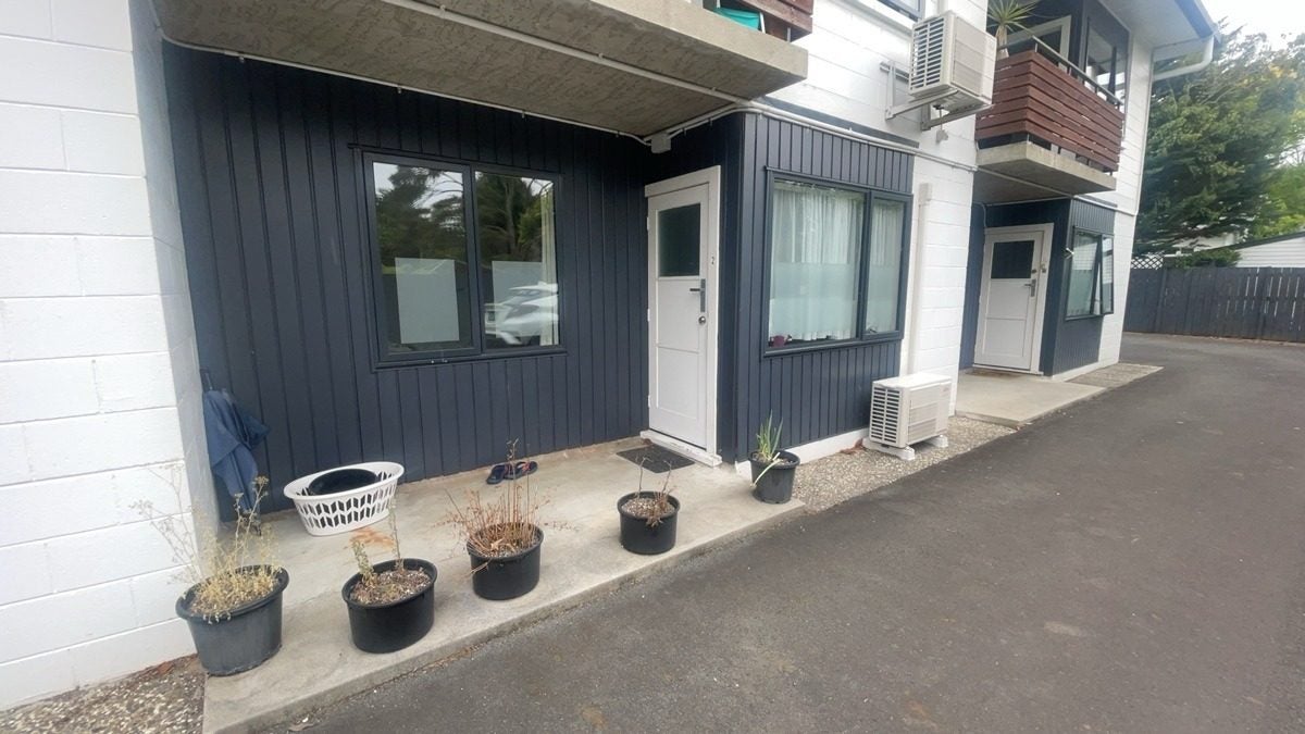 15 Kitchener Street, Claudelands, Hamilton - Carousel 2