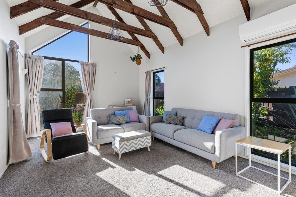 8A Kruse Place, Redwood, Christchurch - Carousel 2