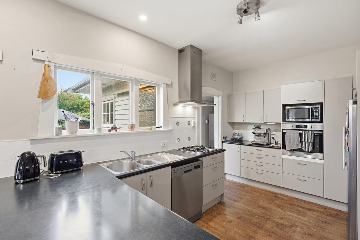 218 Barrington Street, Somerfield, Christchurch - Carousel 2