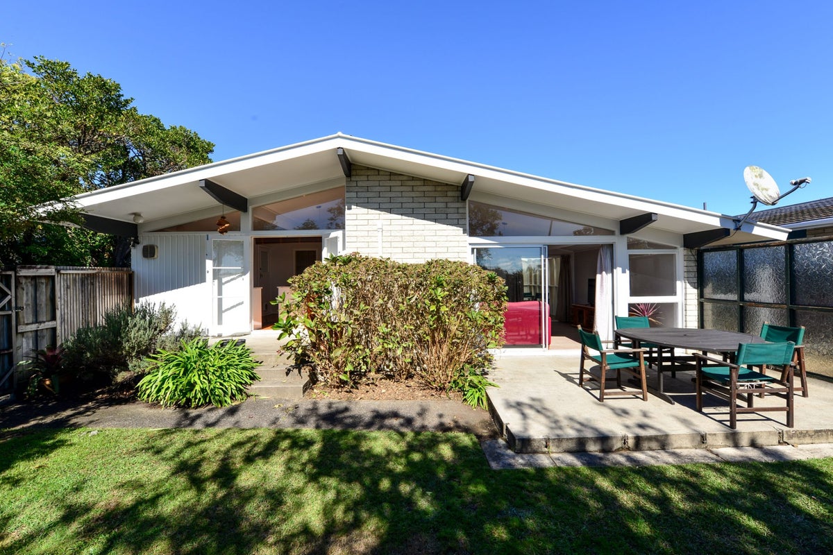 17 Sherwood Drive, Pukete, Hamilton - Carousel 1