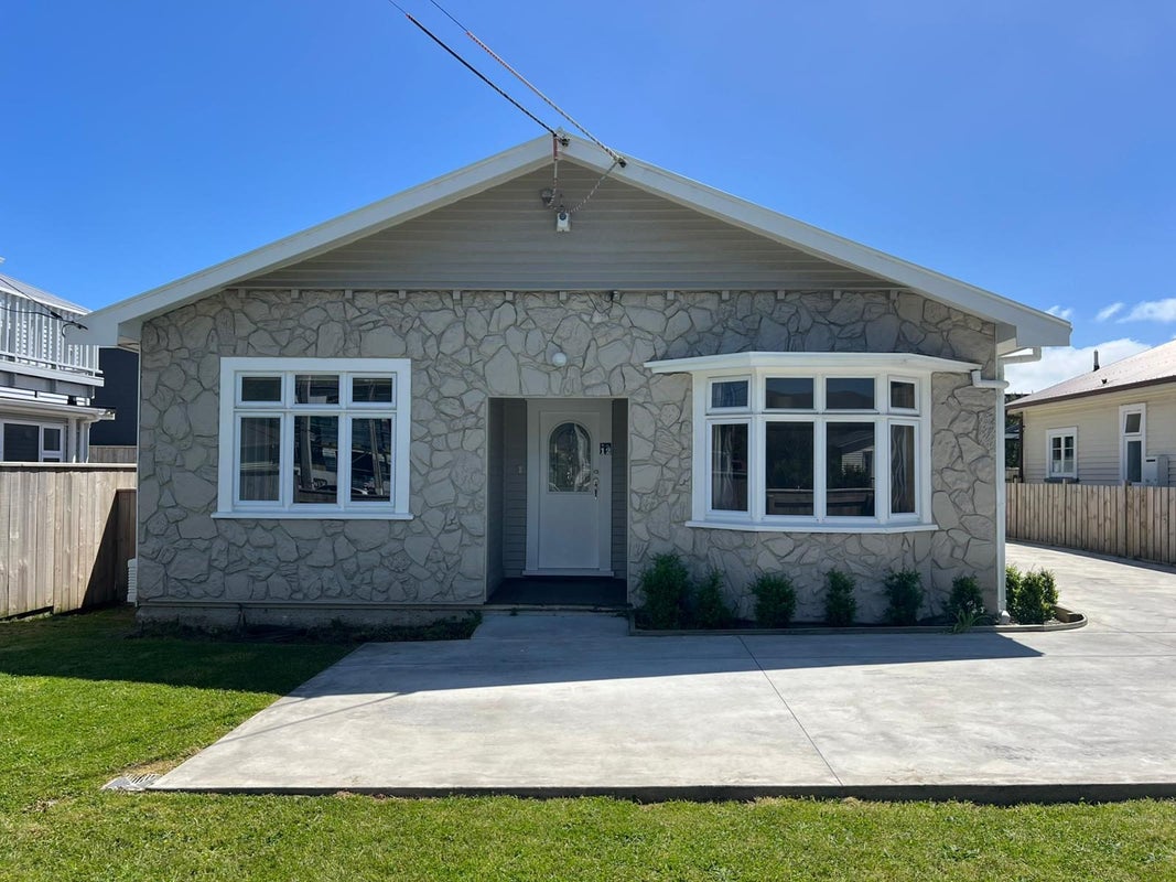 12 Leighton Avenue, Waiwhetu, Lower Hutt - Carousel 1