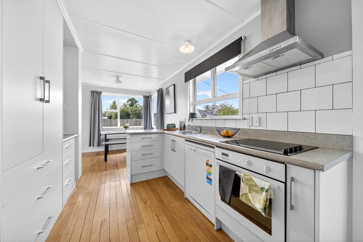 26 Wavell Crescent, Lansdowne, Masterton - Carousel 2