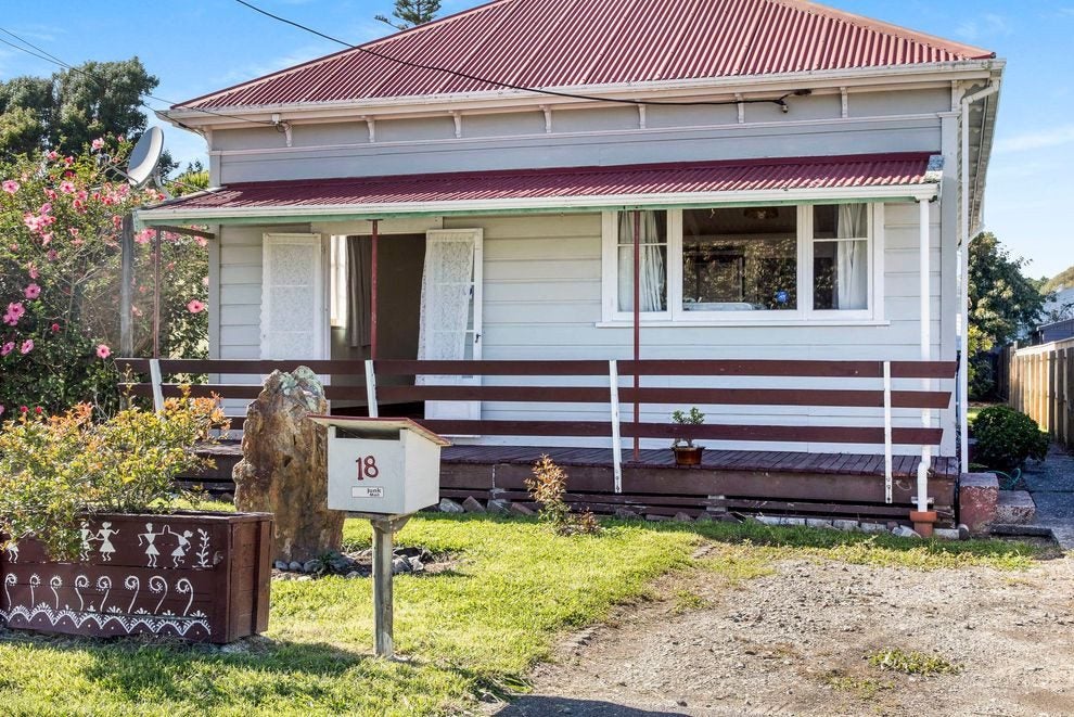 18 Dunstan Street, Otaki, Otaki - Carousel 1