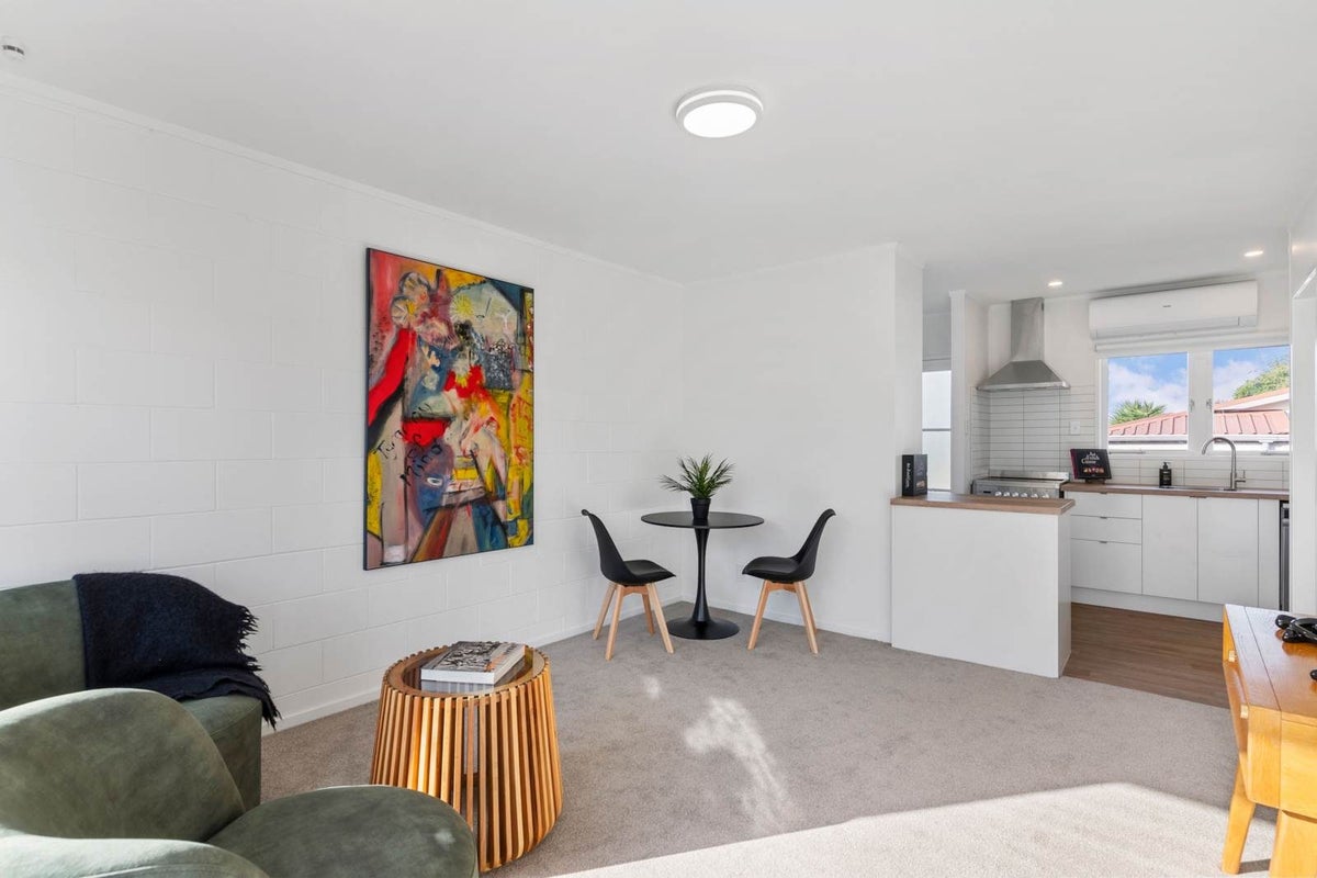 8/27 Nikau Street, New Lynn, Auckland - Carousel 2
