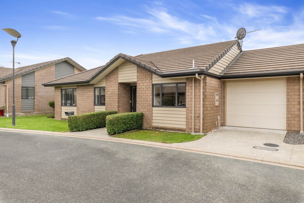34 Royalle Mews, Botany Downs, Auckland - Carousel 1