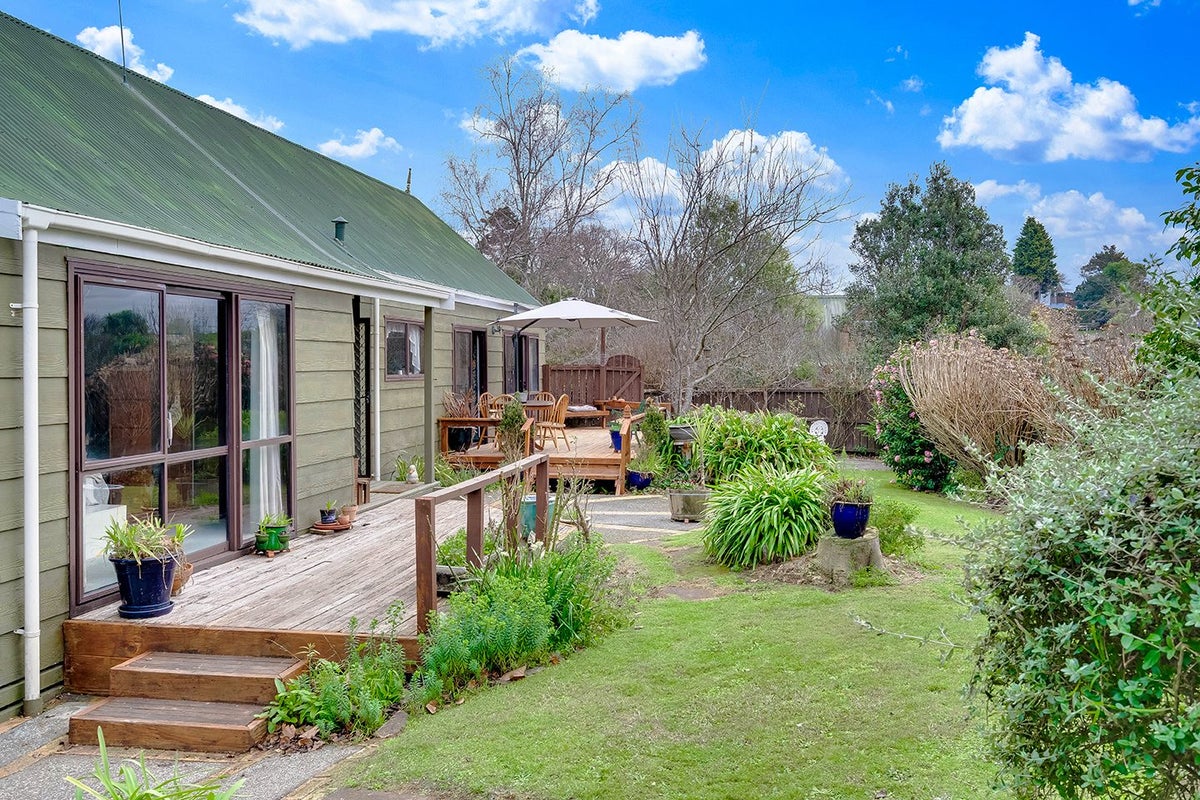 2 Marlowe Drive, Leamington, Cambridge - Carousel 2