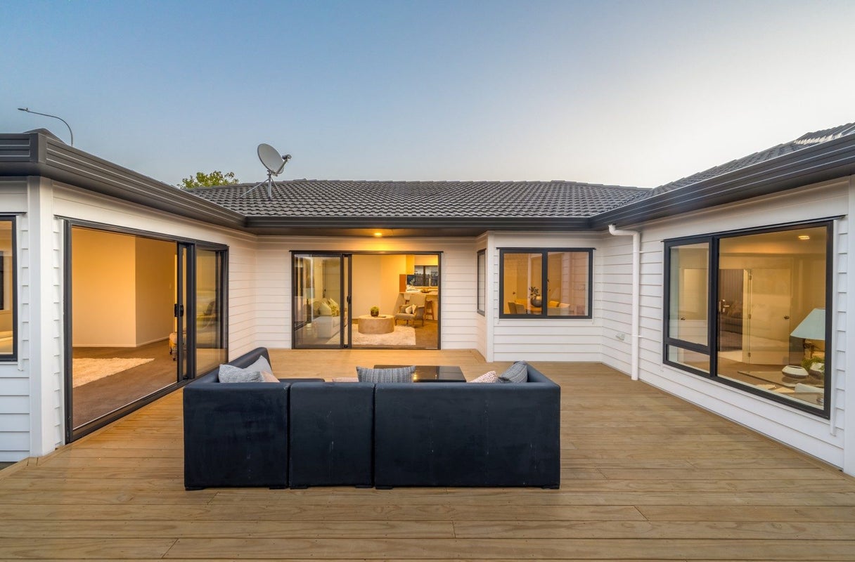 32 Ambleside Drive, Northpark, Auckland - Carousel 1