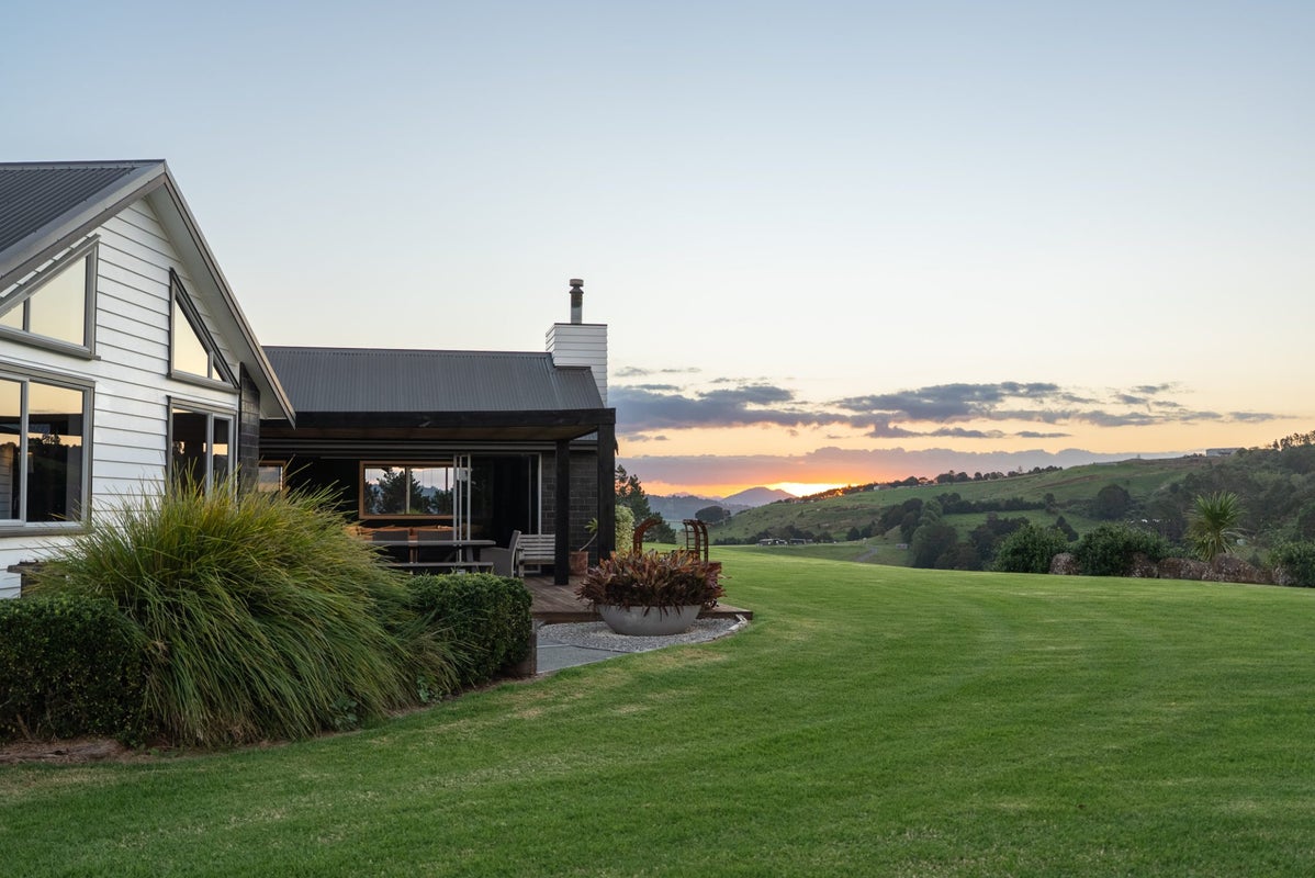 7 Rydean Way, Kamo - Carousel 1