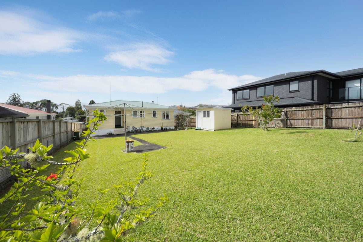 40 Kelwyn Road, Kelston, Auckland - Carousel 2
