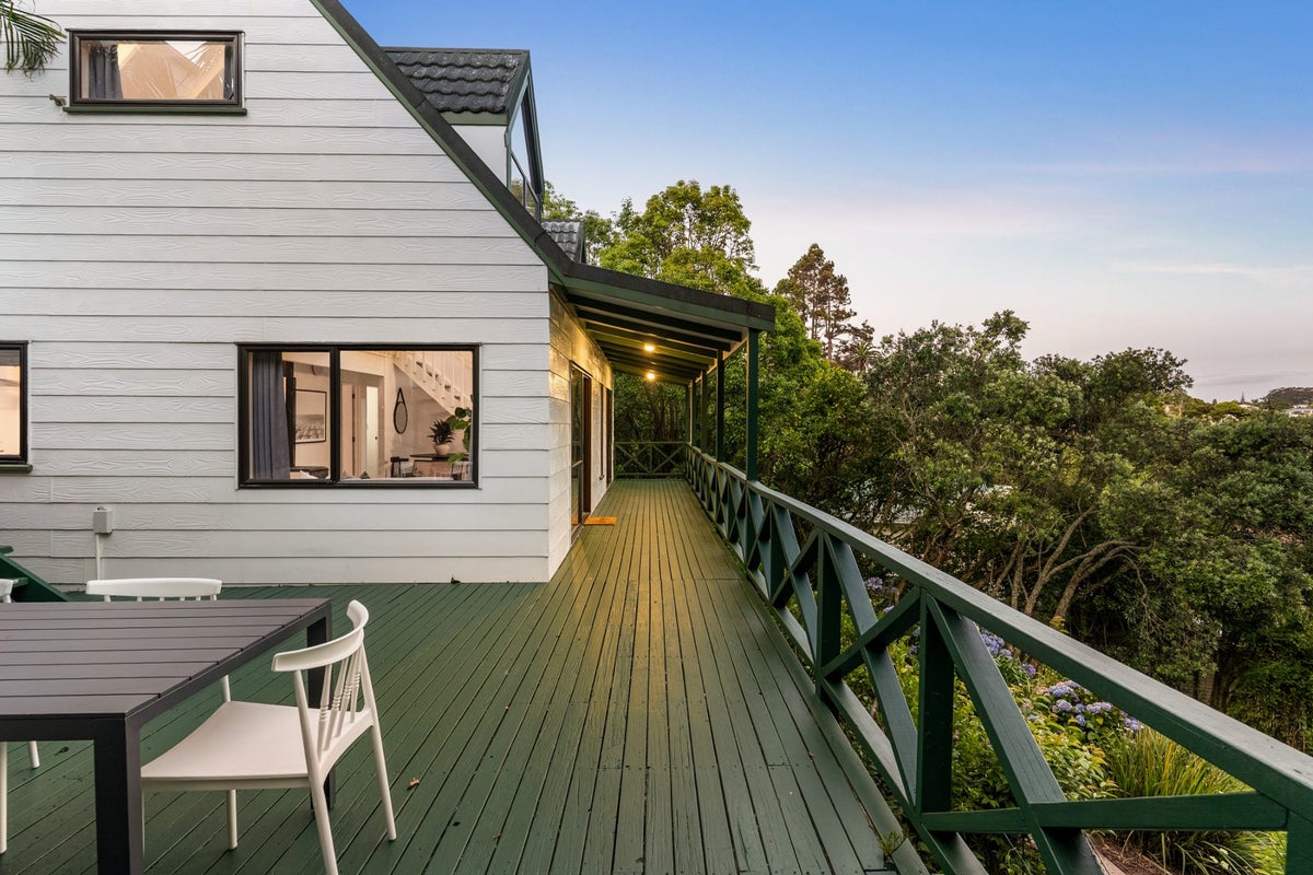 251 Sunset Road, Sunnynook, Auckland - Carousel 1