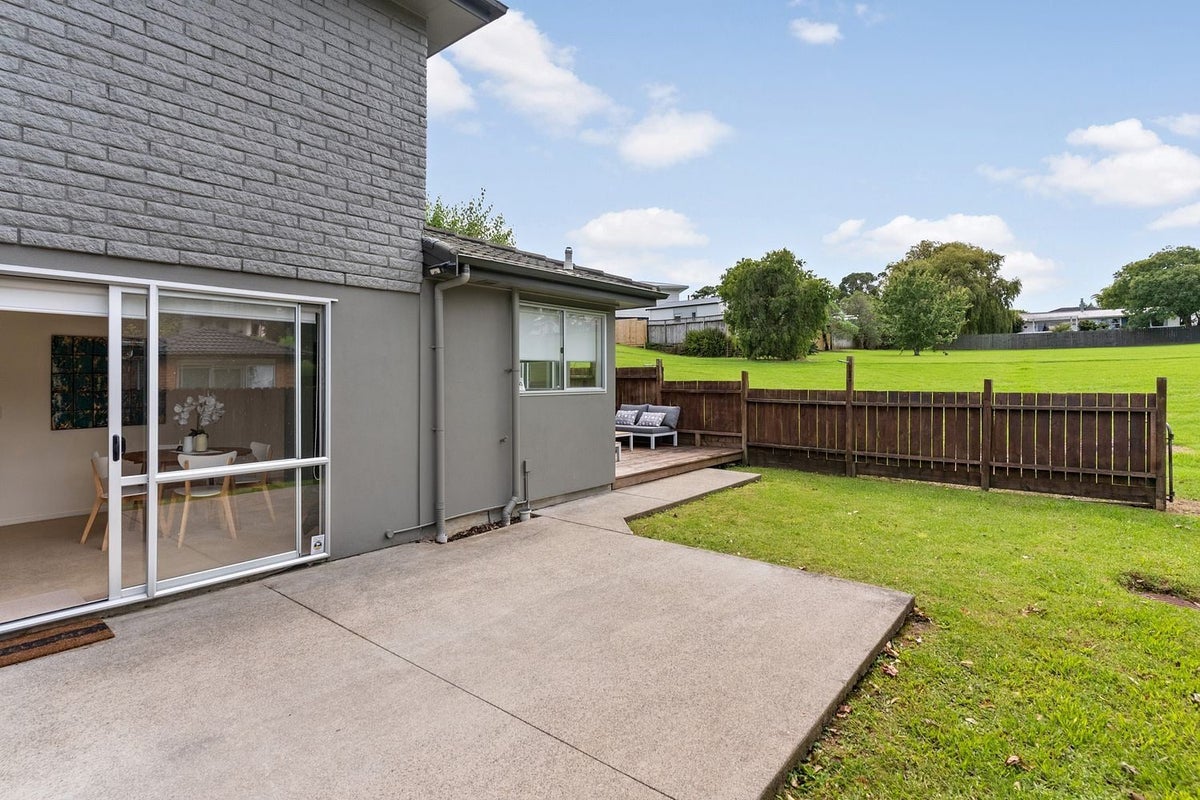 4 Bain Place, Bucklands Beach, Auckland - Carousel 2