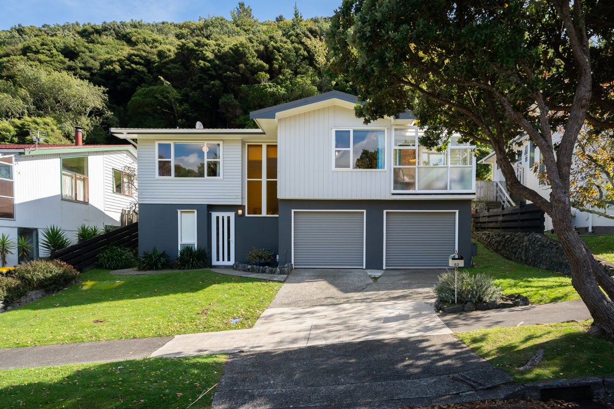 62 Spinnaker Drive, Whitby, Porirua - Carousel 1