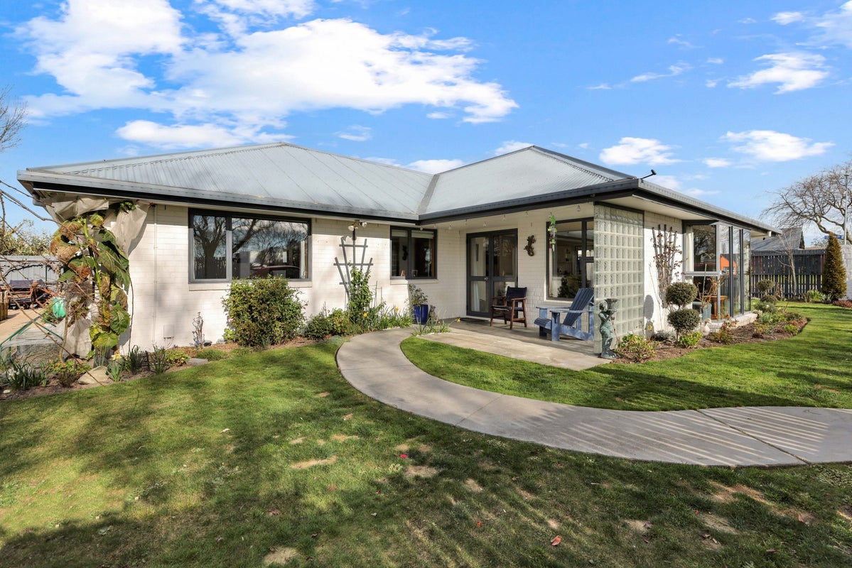 21 Mona Square, Ashburton, Ashburton - Carousel 1