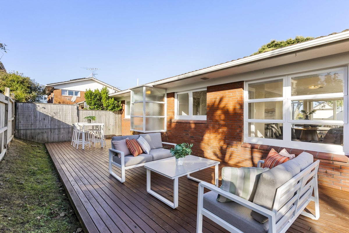 3/166 East Coast Road, Forrest Hill, Auckland - Carousel 1