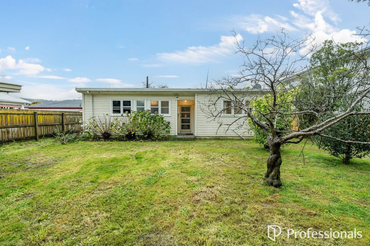 35 Farmer Crescent, Taita, Lower Hutt - Carousel 1