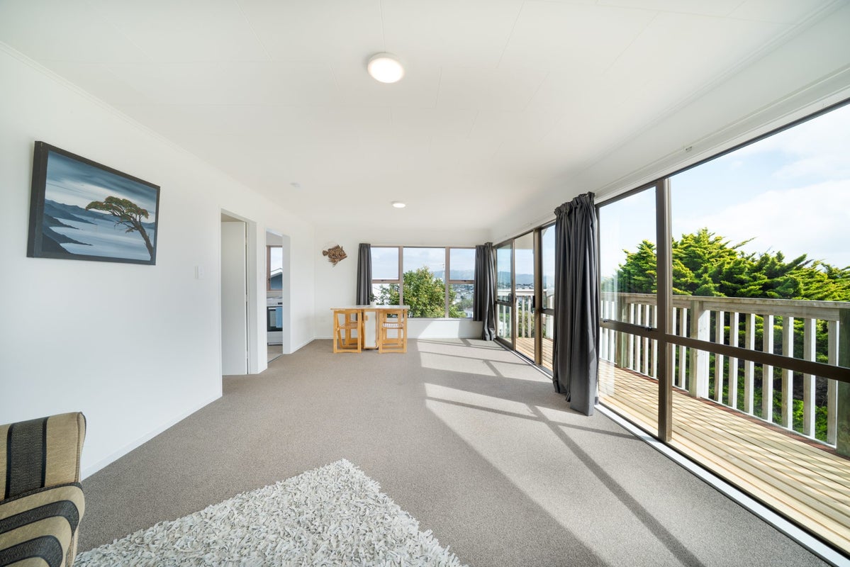 20 Adventure Drive, Whitby, Porirua - Carousel 2