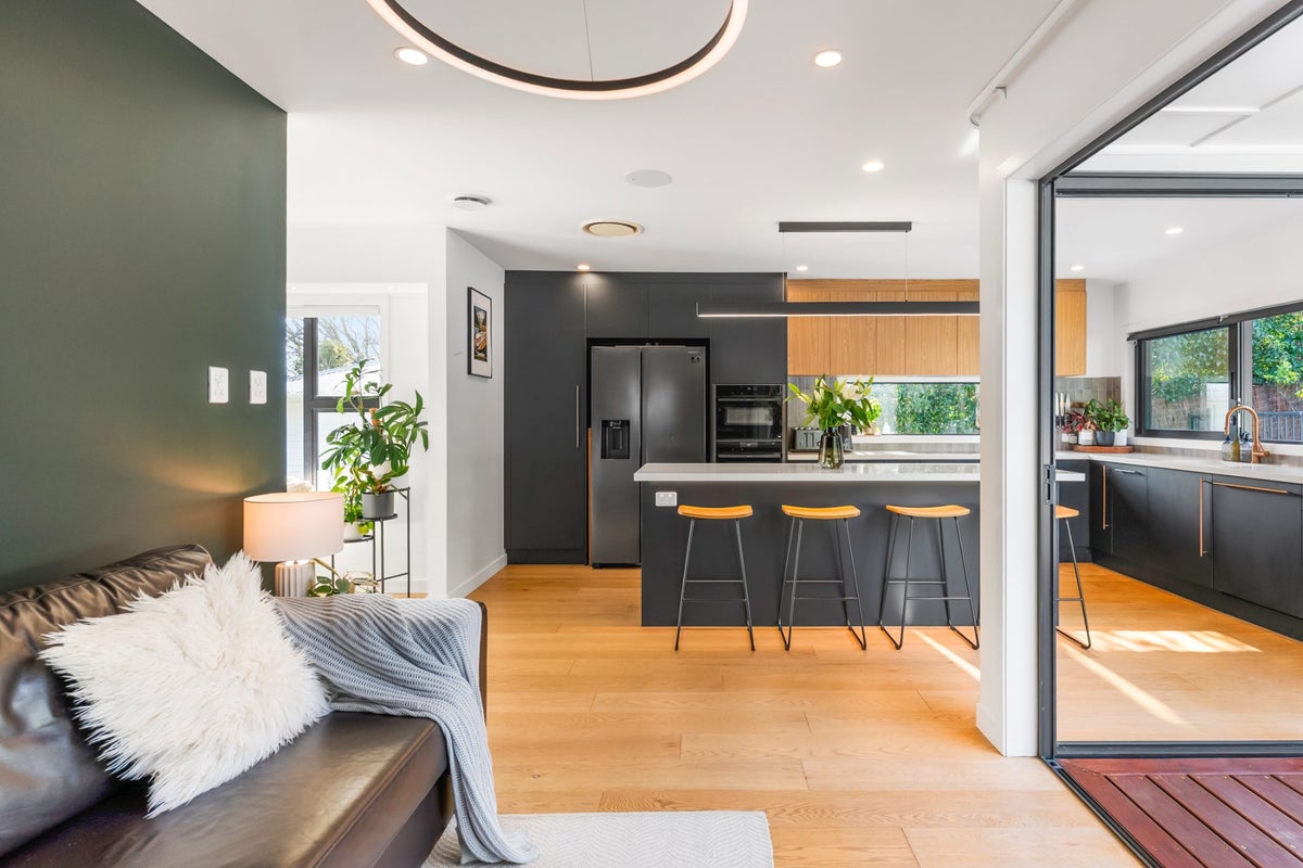 14 Takapu Street, Henderson, Auckland - Carousel 1